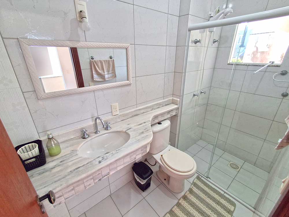 Banheiro (suíte 02)